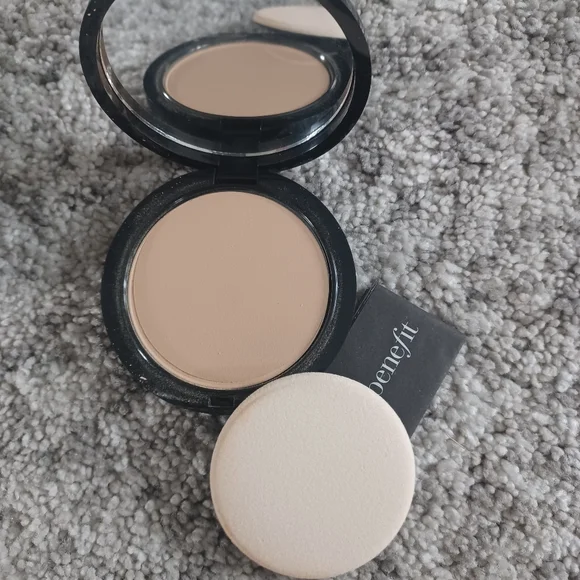 Benefit Powder - Picture 3 of 6